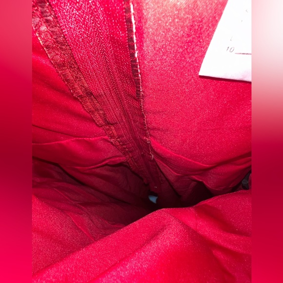 Beautifully Modest Red Sleeveless Formal Long Dress size 6 - Picture 13 of 15